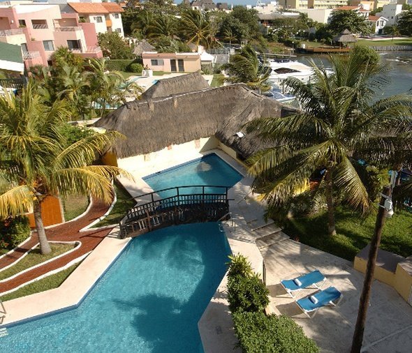 Piscina exterior Hotel Faranda Imperial Laguna Cancún