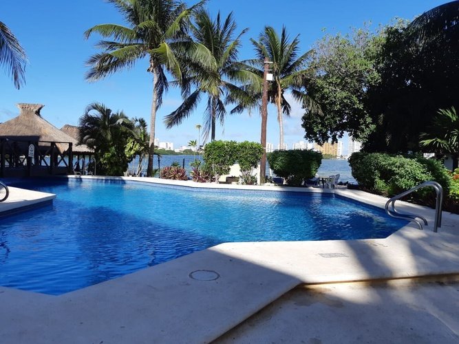 Piscina externa Hotel Faranda Imperial Laguna Cancún